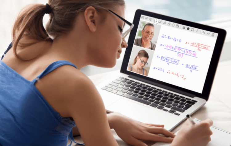THE ROLE OF THE ONLINE TUTOR WHILE YOU HAVE FINAL DEGREE PROJECT AHEAD