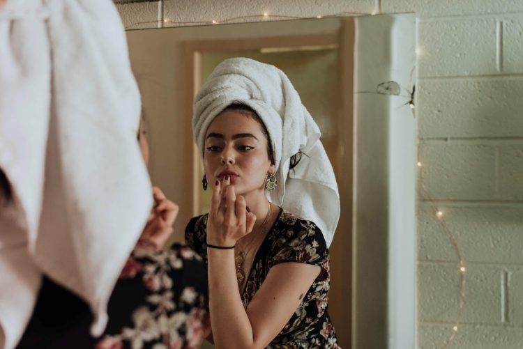 5 Online Beauty Business Ideas in 2022
