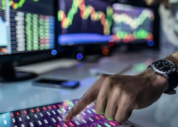 5 Crucial Things to Consider When Selecting a Forex Broker