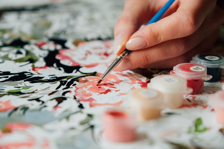 Tips to pick the best paint by numbers kit for a teenager