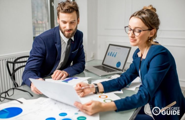How to choose the right online master’s in marketing programme in 2023
