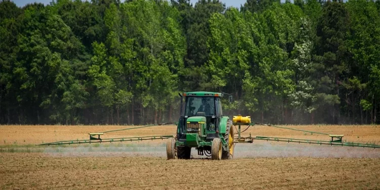 Business / Agriculture and Forestry: Combines and Tractors Maintenance Information and Technical Manuals