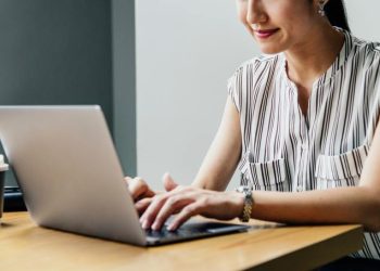 5 reasons why a small business should regularly use a professional copywriter 