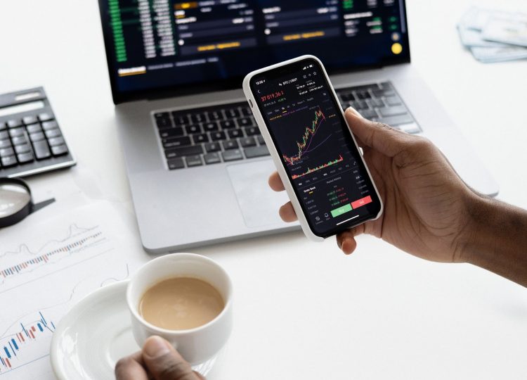 Adjusting to Market Fluctuations: Essential Advice for Beginner Prop Traders: