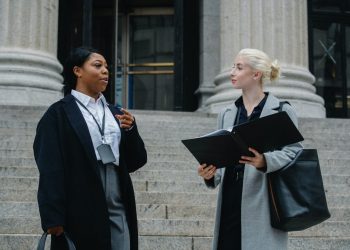 Divorce Mediator or Lawyer: Who Should You Hire?