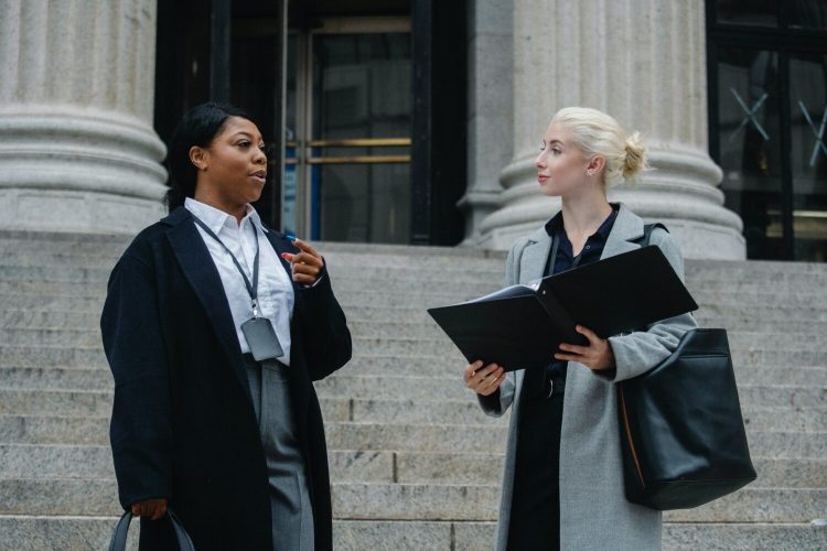 Divorce Mediator or Lawyer: Who Should You Hire?