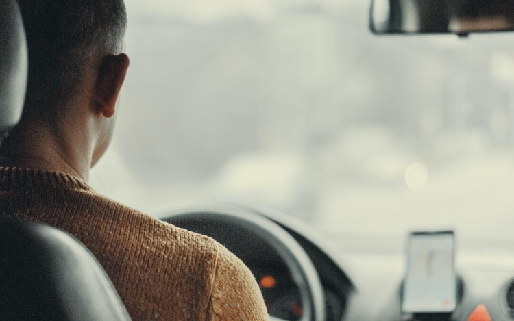 The Top Benefits of Using a Car Rental Service with Driver