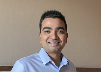 Transforming Healthcare Strategy: Leveraging Data Analytics for Clinical Trials and Treatment Optimization