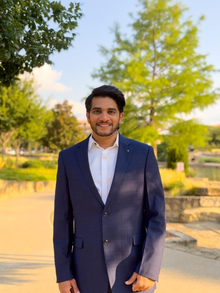 Leading IT Specialist Raja Venkata Davu Transforms the Financial Industry with Advanced Virtualization and Cloud Solutions for Risk assessment, Data Intelligence, and Ratings