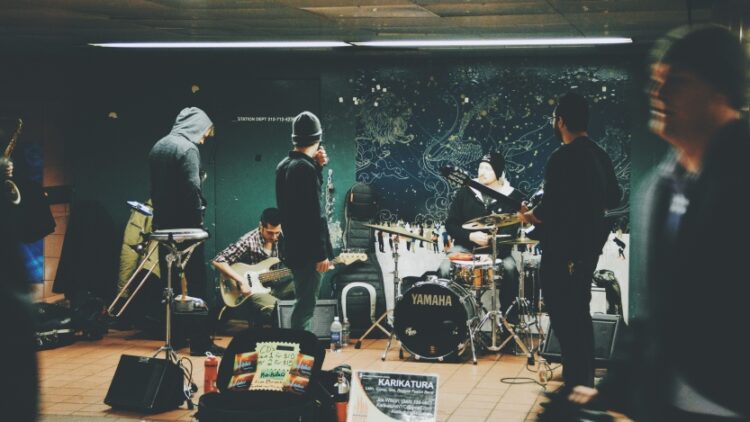 How to Jam With Other Musicians And Improve Your Skills