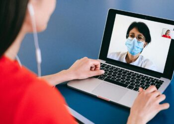 Speak to a Pharmacist Online: Expert Health Support at Your Fingertips