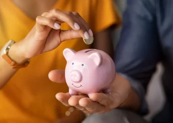 Choosing Safety: High-Yield Savings Accounts Over Stock Market Volatility.