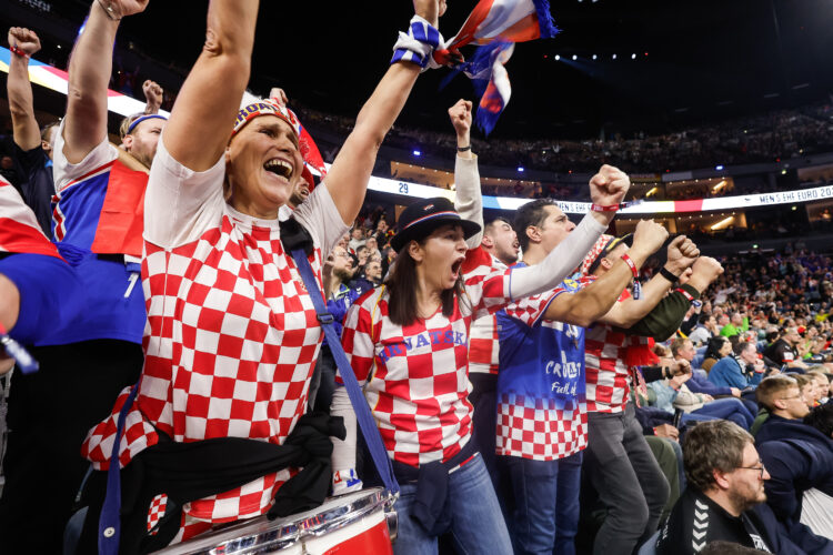 How Sports Broadcasts Bring Fans Closer to the Action