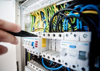 Terminal blocks vs other connectors: Which is right for you?
