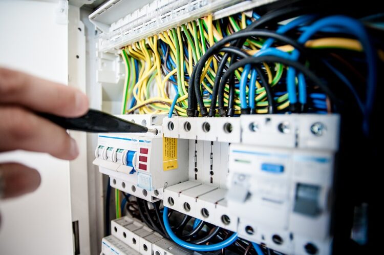 Terminal blocks vs other connectors: Which is right for you?