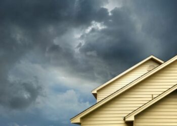 The Ultimate Checklist: 10 Must-Have Items for Your Car in Queensland’s Unpredictable Weather