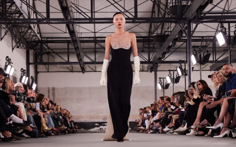 Tailleur Elisabetta Franchi: A Glimpse into the World of Italian Luxury Fashion