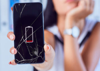 Cracked Screen or Dying Battery? Here’s How to Fix Your Phone Fast!
