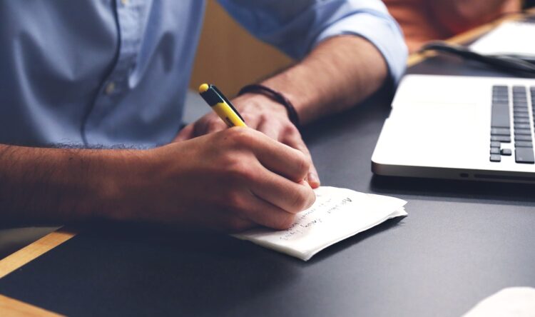 Insurance Agent vs. Broker: Which Career Path is Right for You?